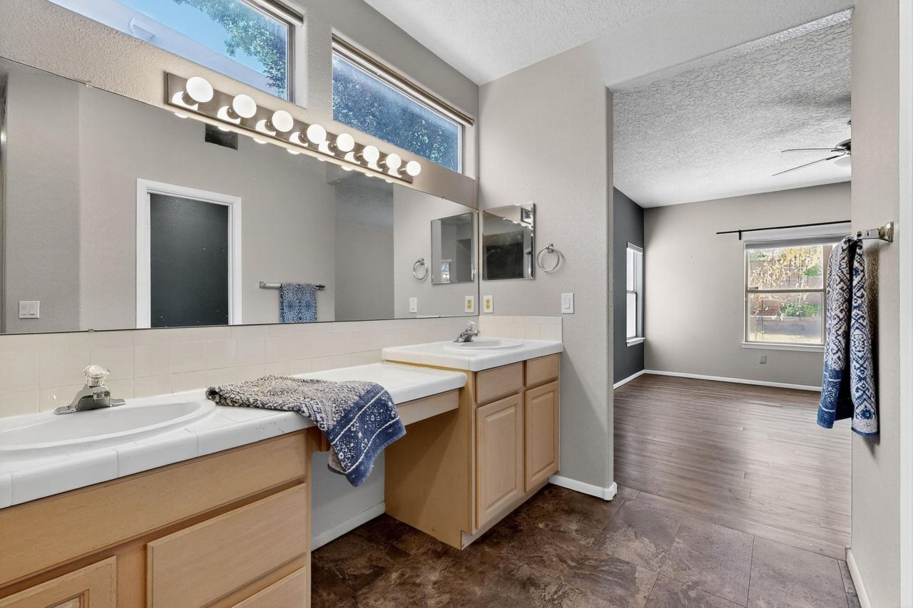Albuquerque, New Mexico, 87114, United States, 4 Bedrooms Bedrooms, ,4 BathroomsBathrooms,Residential,For Sale,1941091
