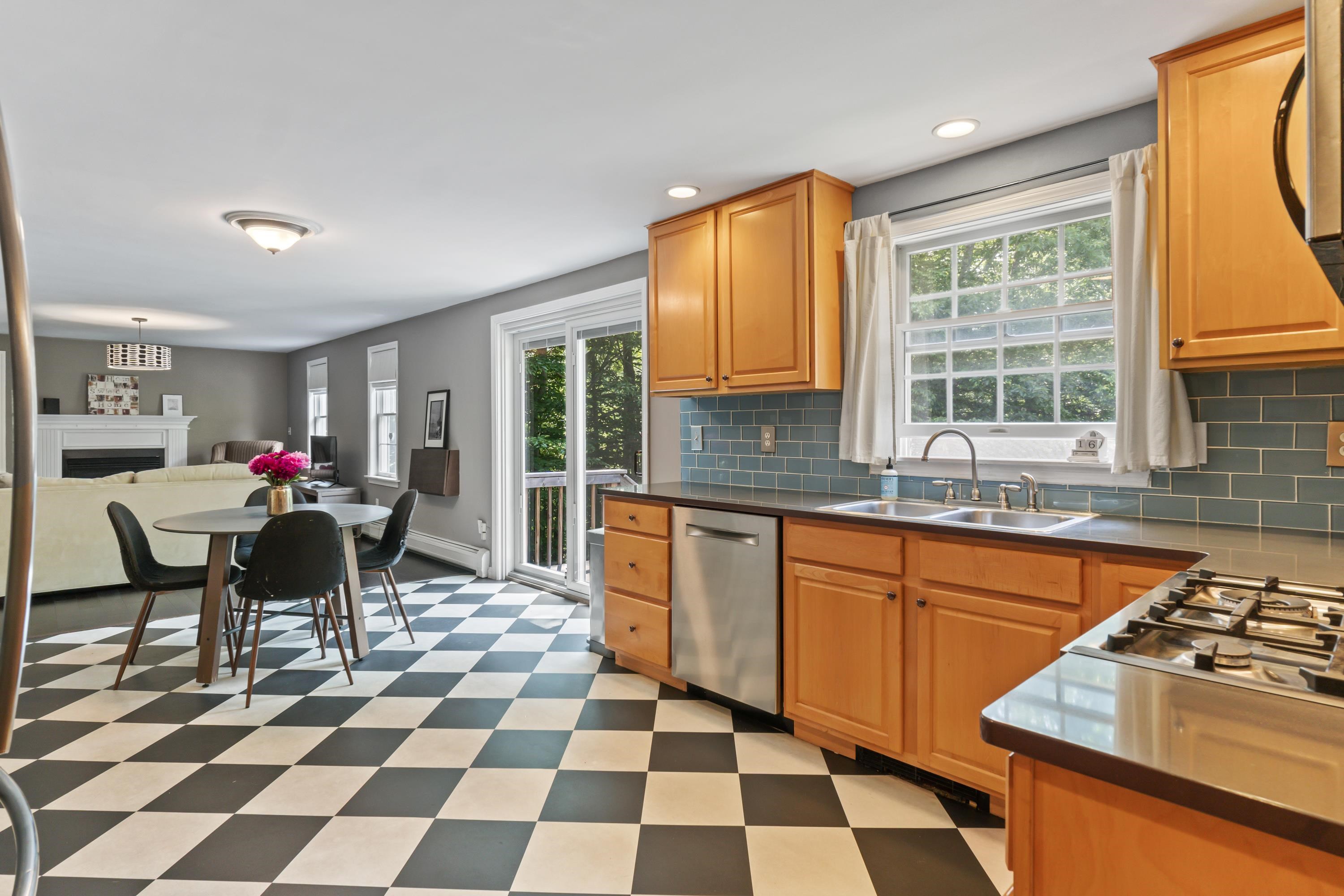 York, Maine, 03909, United States, 3 Bedrooms Bedrooms, ,4 BathroomsBathrooms,Residential,For Sale,1938259