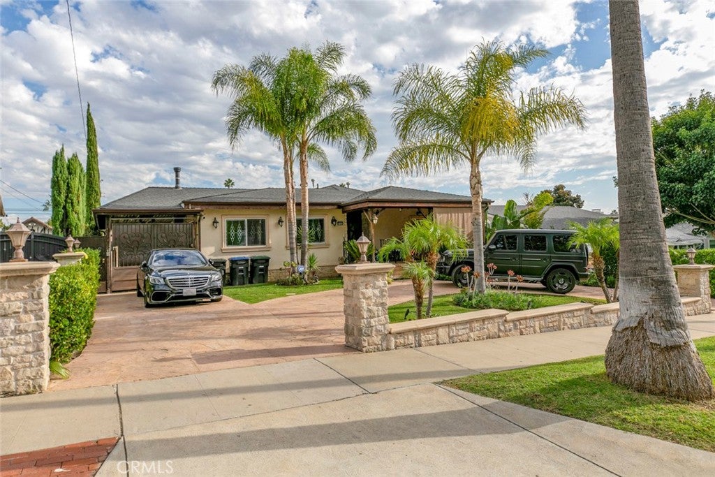 Glendale, California, 91201, United States, 4 Bedrooms Bedrooms, ,5 BathroomsBathrooms,Residential,For Sale,1969452