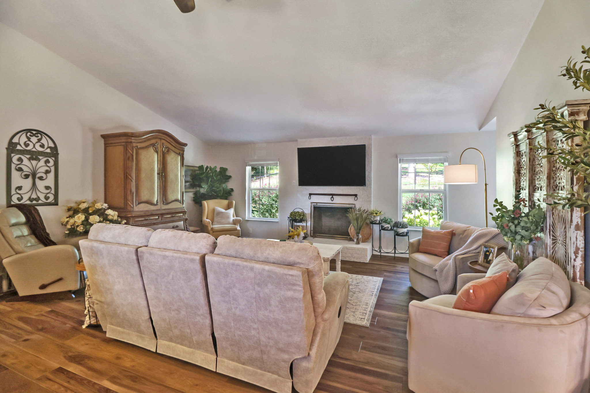 Rockwood, Tennessee, 37854, United States, 4 Bedrooms Bedrooms, ,3 BathroomsBathrooms,Residential,For Sale,2011403