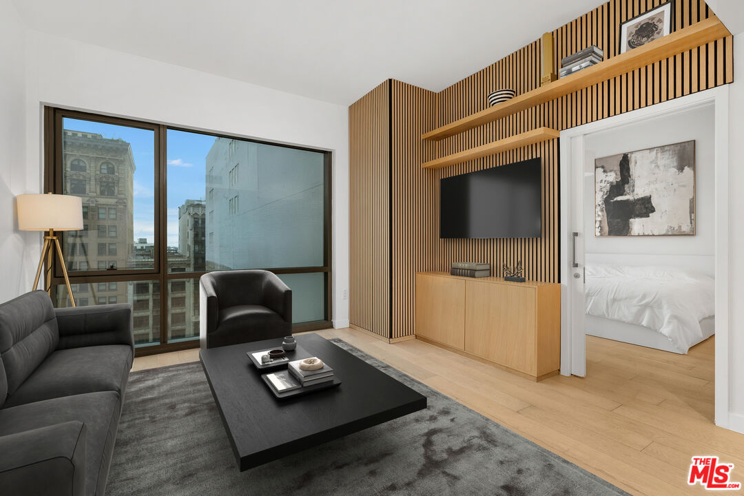 Los Angeles, California, 90013, United States, 1 Bedroom Bedrooms, ,1 BathroomBathrooms,Residential,For Sale,1995837