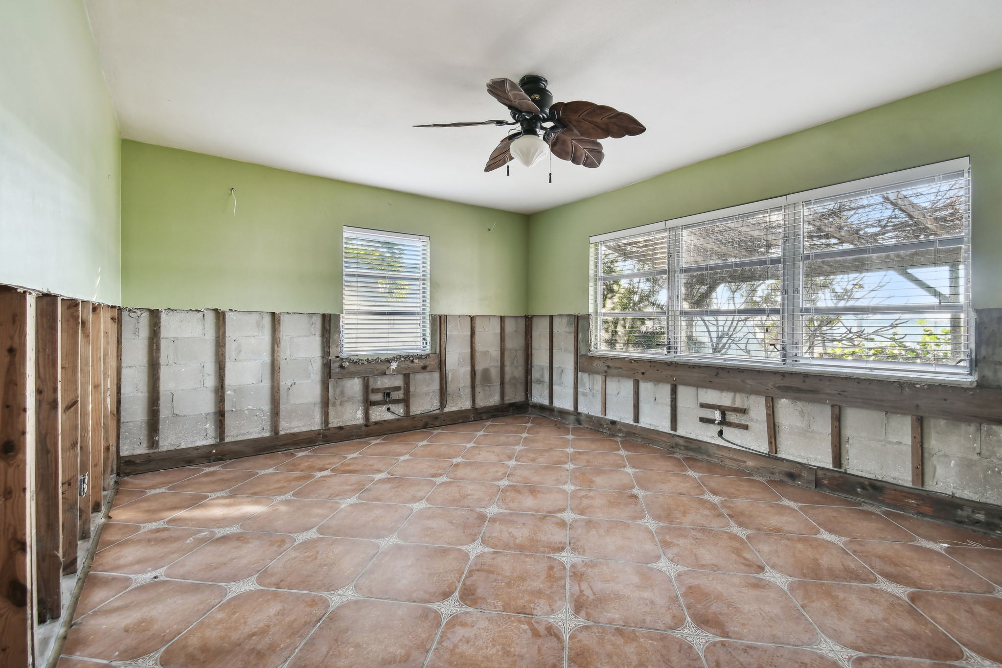 Clearwater, Florida, 33755, United States, 3 Bedrooms Bedrooms, ,2 BathroomsBathrooms,Residential,For Sale,1980754