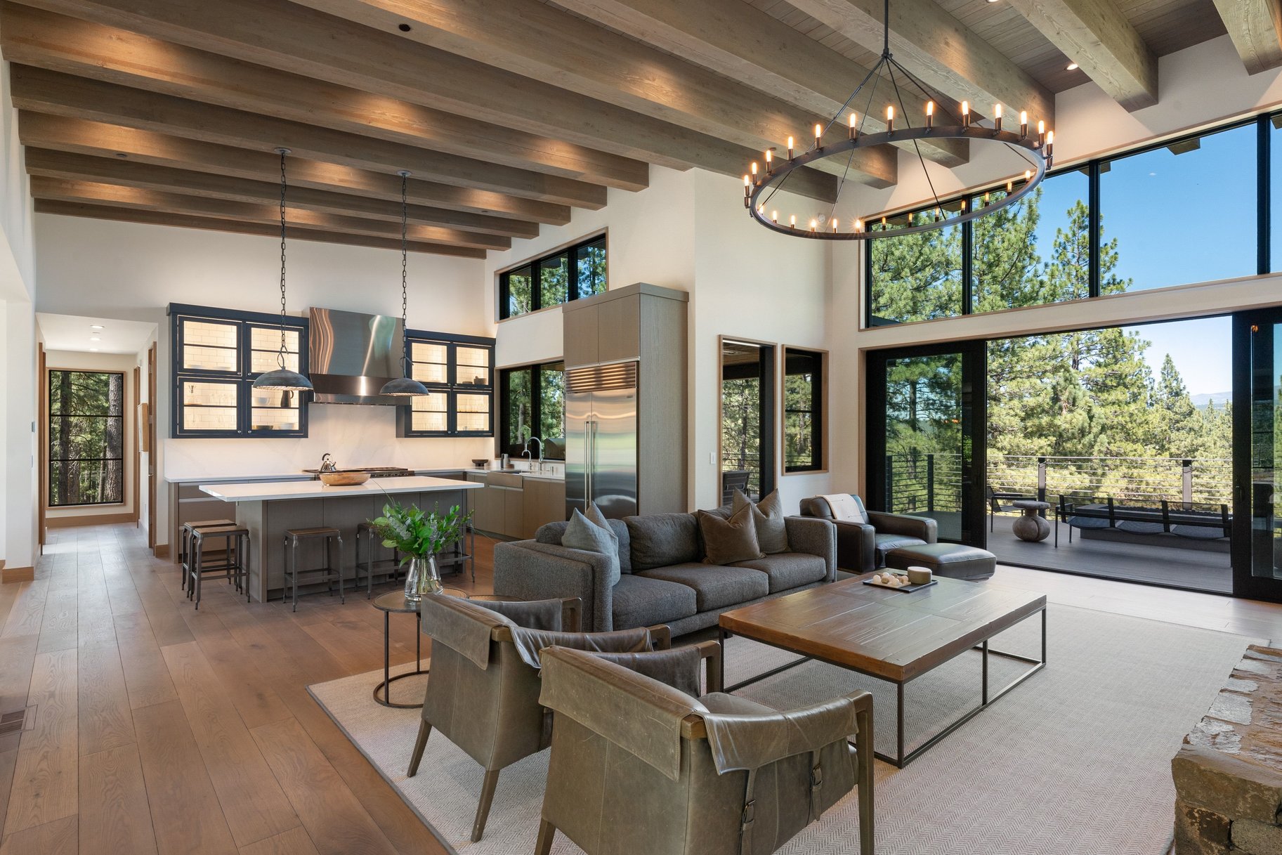  Turnkey Mountain Luxury with Designer Upgrades & Mountain Views - 物件實景