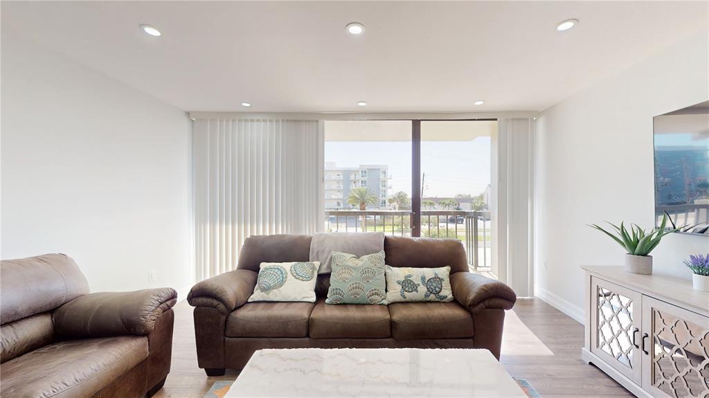 Clearwater Beach, Florida, 33767, United States, 2 Bedrooms Bedrooms, ,2 BathroomsBathrooms,Residential,For Sale,1818973
