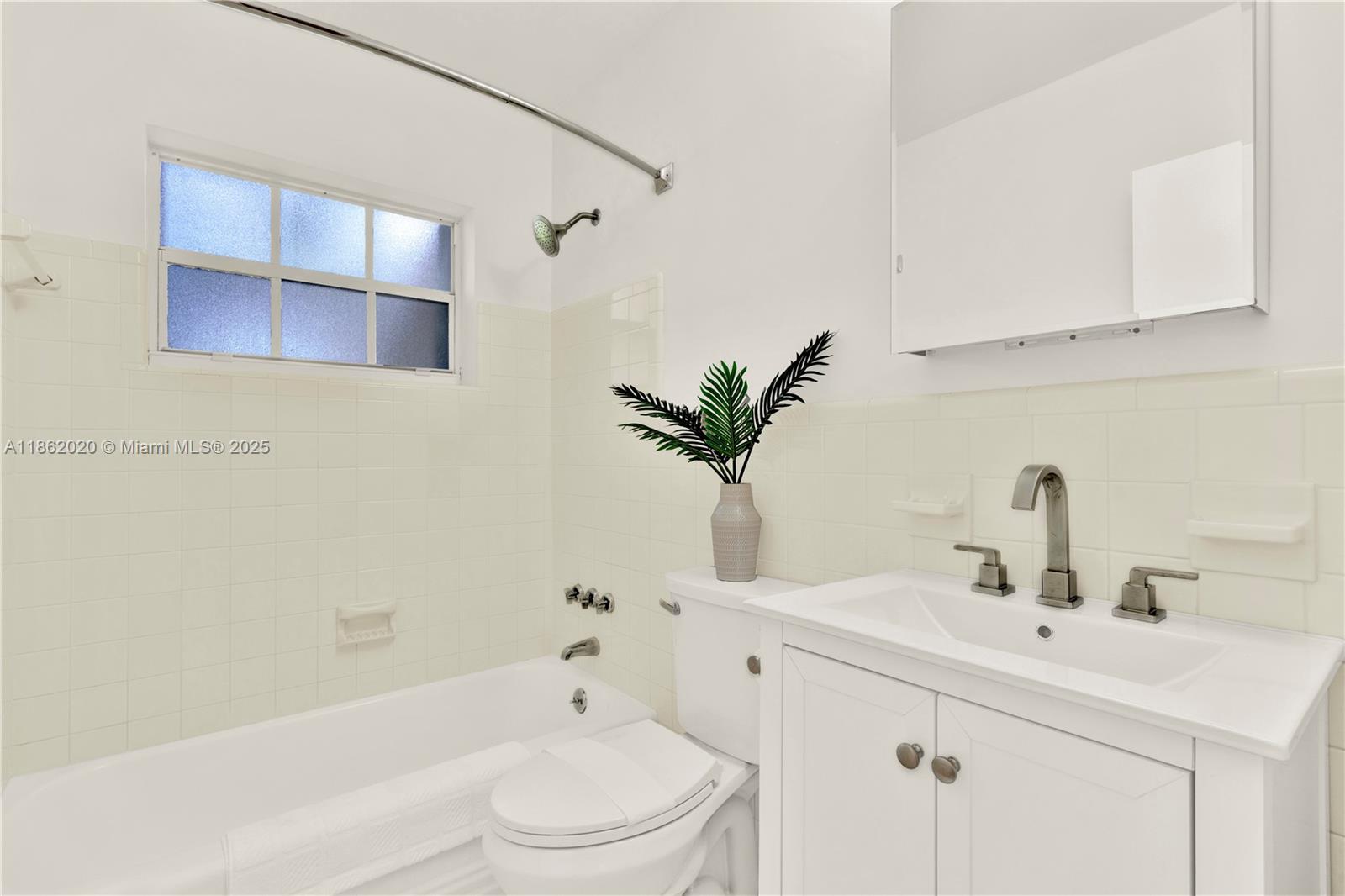 Miami, Florida, 33157, United States, 2 Bedrooms Bedrooms, ,1 BathroomBathrooms,Residential,For Sale,1932105