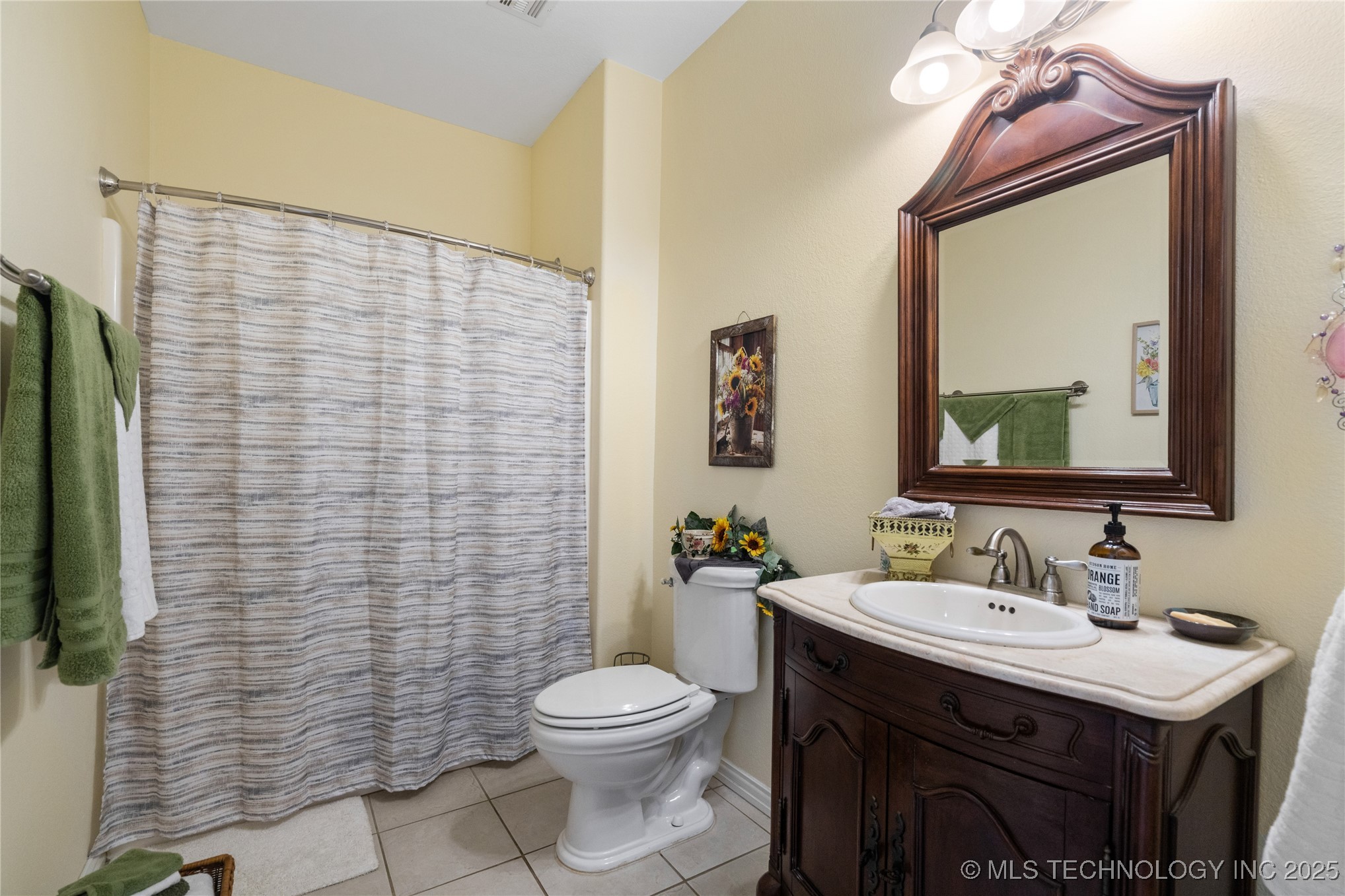 Henryetta, Oklahoma, 74437, United States, 4 Bedrooms Bedrooms, ,4 BathroomsBathrooms,Residential,For Sale,1927120