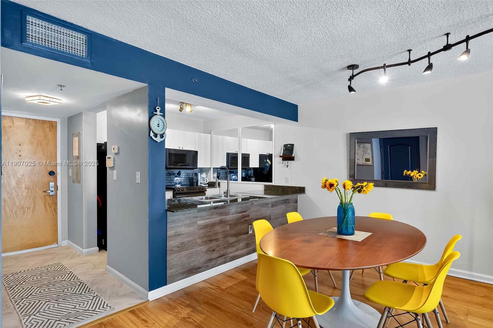 Miami, Florida, 33131, United States, 1 Bedroom Bedrooms, ,1 BathroomBathrooms,Residential,For Sale,1986520