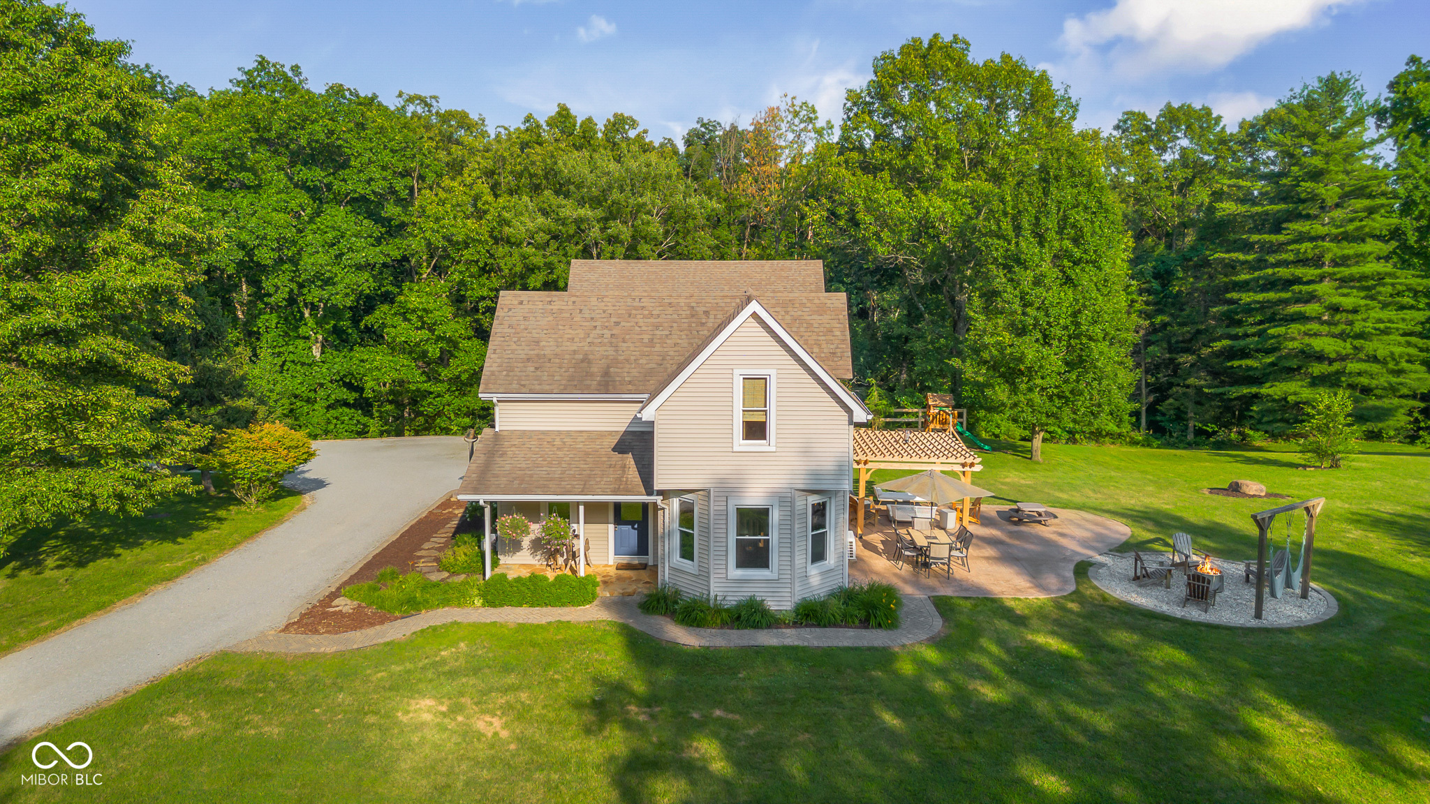 Columbus, Indiana, 47201, United States, 3 Bedrooms Bedrooms, ,3 BathroomsBathrooms,Residential,For Sale,1888305