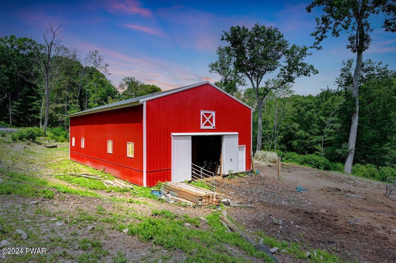 Hawley, Pennsylvania, 18428, United States, 5 Bedrooms Bedrooms, ,4 BathroomsBathrooms,Residential,For Sale,1979290