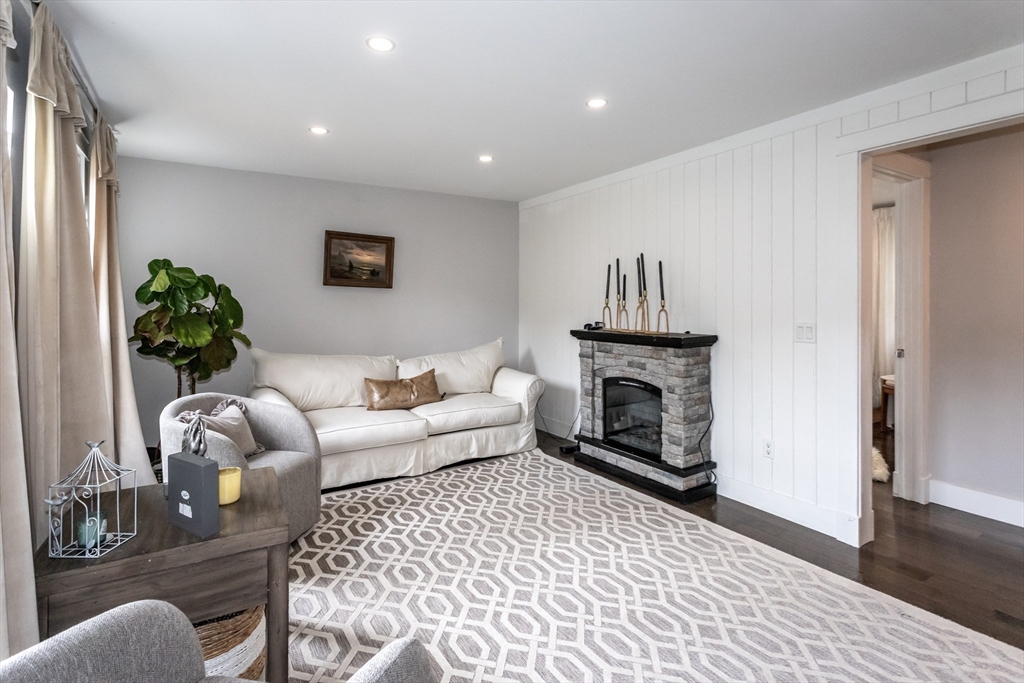 Westfield, Massachusetts, 01085, United States, 4 Bedrooms Bedrooms, ,2 BathroomsBathrooms,Residential,For Sale,1967509