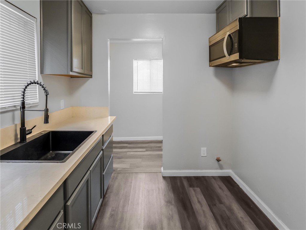 Los Angeles, California, 90003, United States, 5 Bedrooms Bedrooms, ,3 BathroomsBathrooms,Residential,For Sale,1935114