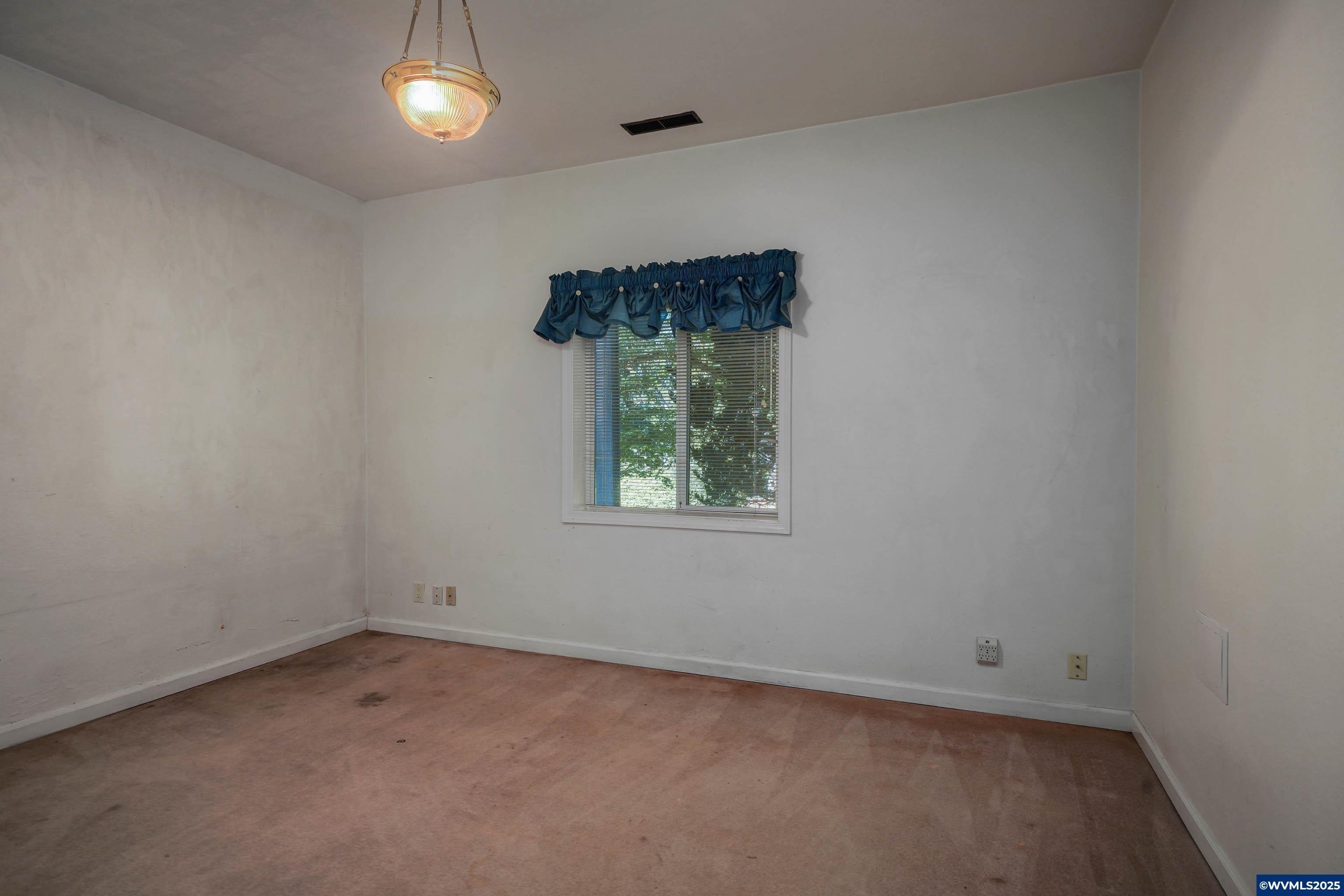 Salem, Oregon, 97304, United States, 3 Bedrooms Bedrooms, ,3 BathroomsBathrooms,Residential,For Sale,1826833