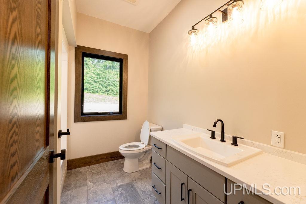 Houghton, Michigan, 49931, United States, 3 Bedrooms Bedrooms, ,3 BathroomsBathrooms,Residential,For Sale,1826025