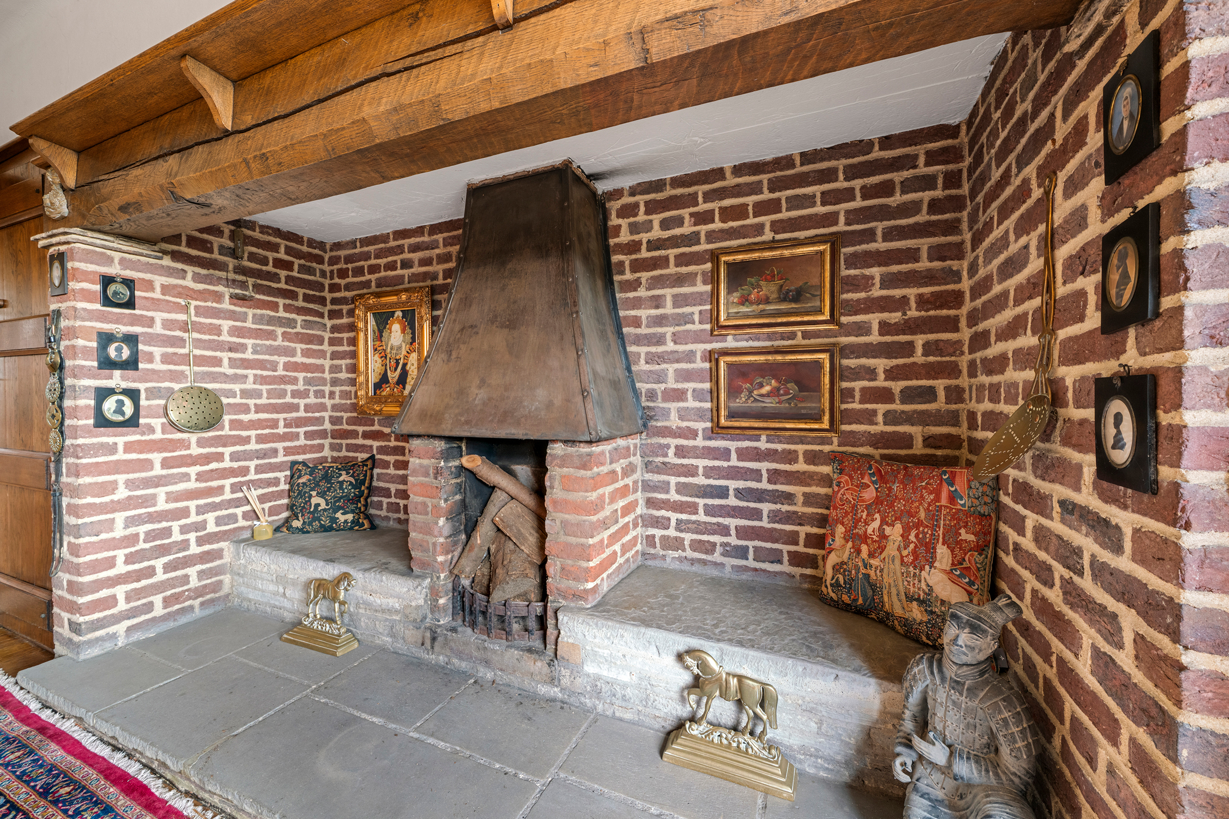  A Handsome House on One of Esher’s Most Coveted Private Roads - 物件實景