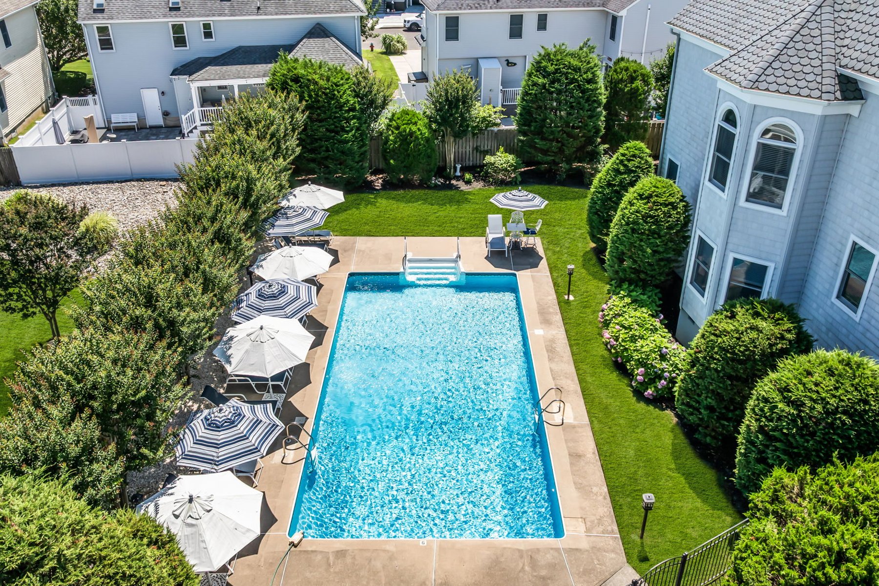  Rare End-Unit Coastal Townhome - 物件實景
