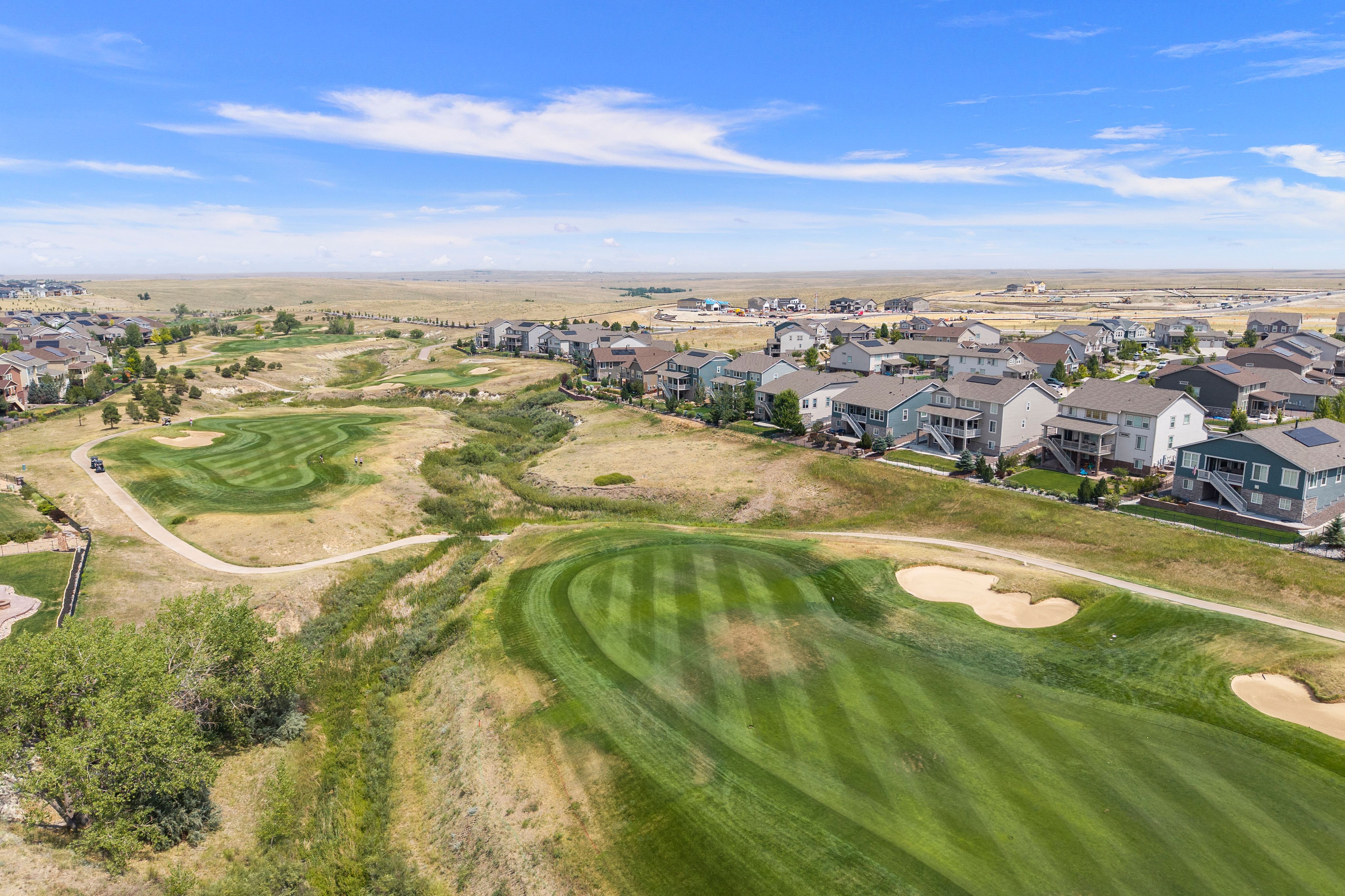  Backing to the Blackstone Country Club and Golf Course - 物件實景