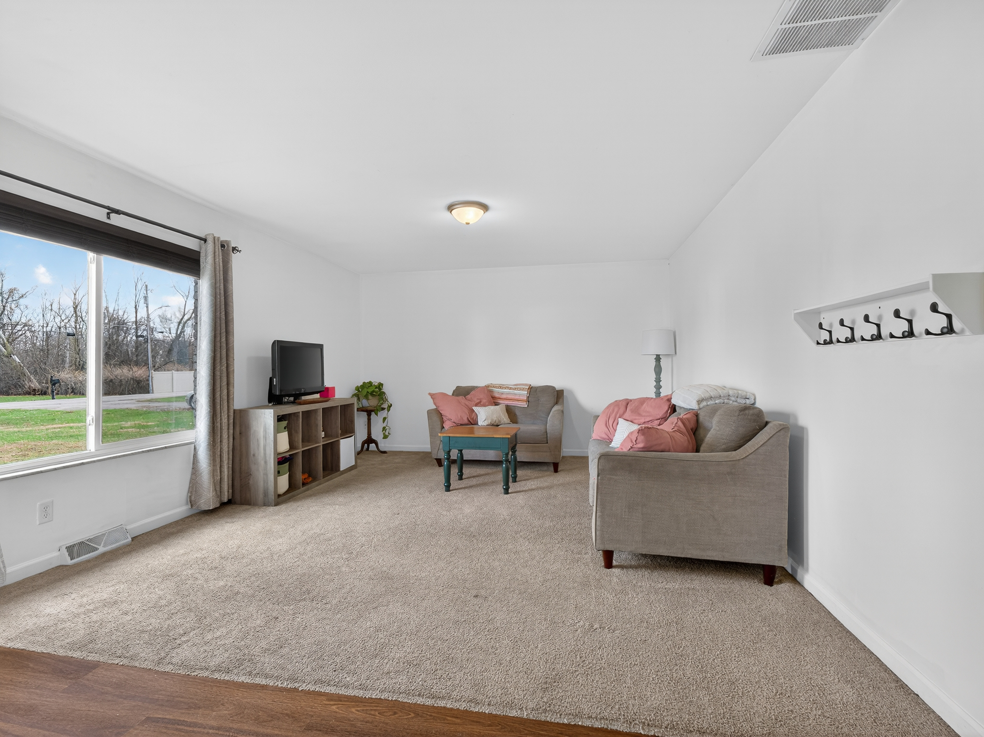  Unique Ranch on Large Lot - 物件實景