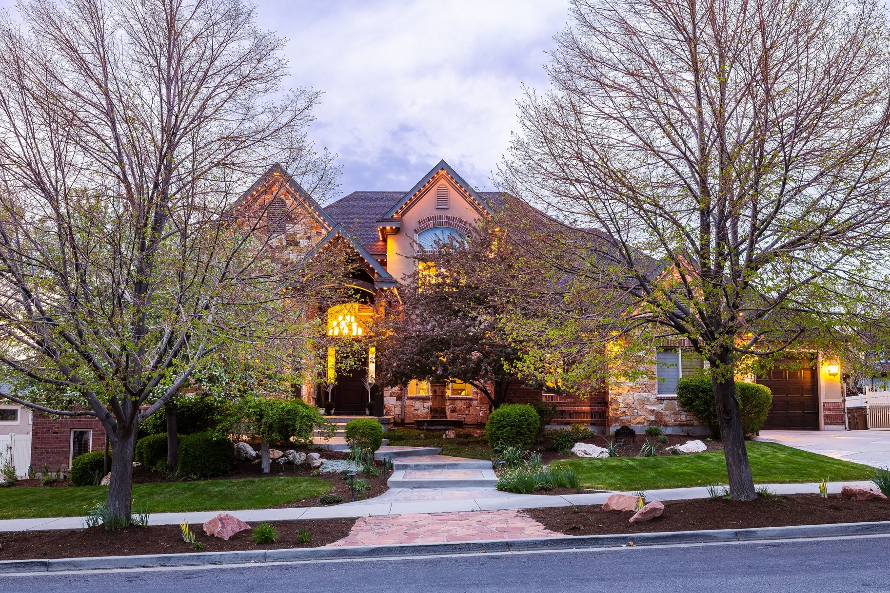  Custom 2-Story Parade Home with Dolphin Bolderscape Grotto Pool & 6 Car Garage - 物件實景