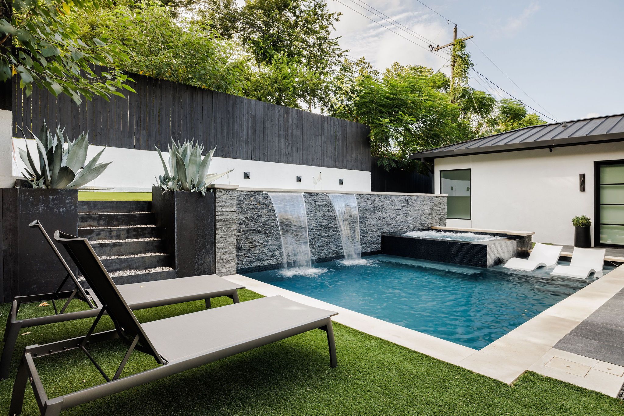  Modern Luxury Meets Timeless Elegance in Austin