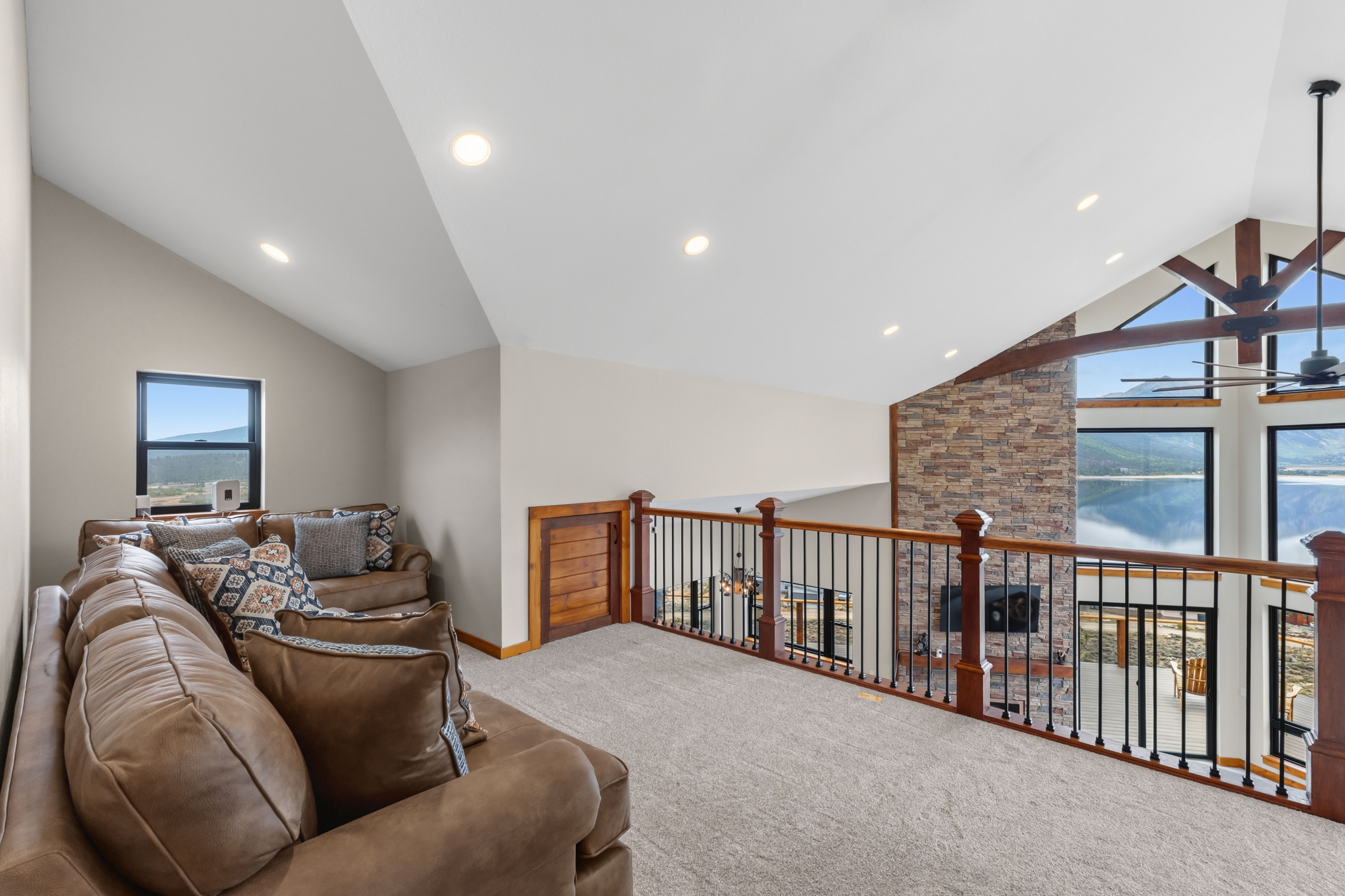  New Construction with Show-Stopping Twin Lakes Views - 物件實景