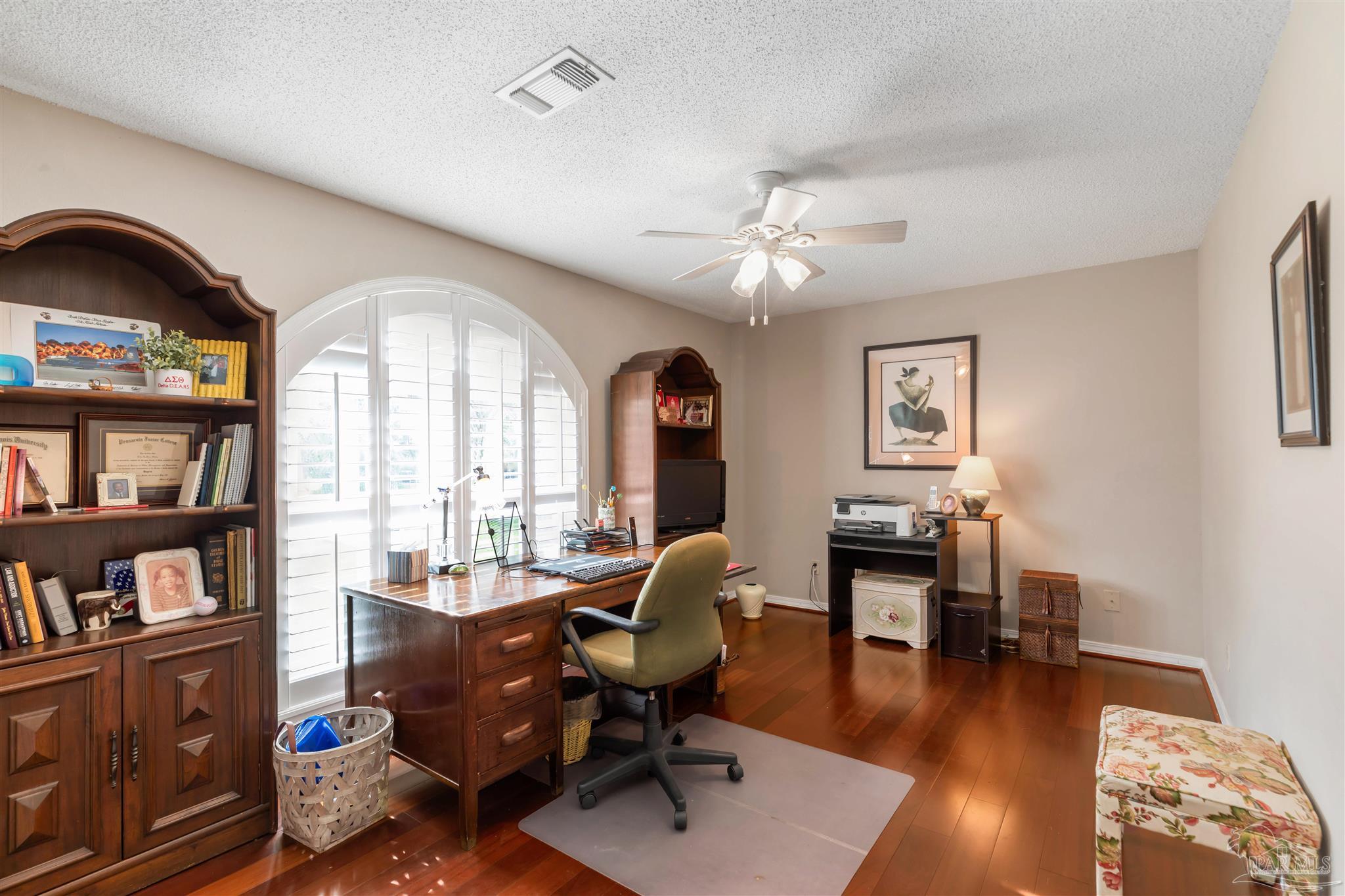 Gulf Breeze, Florida, 32563, United States, 4 Bedrooms Bedrooms, ,4 BathroomsBathrooms,Residential,For Sale,1847314