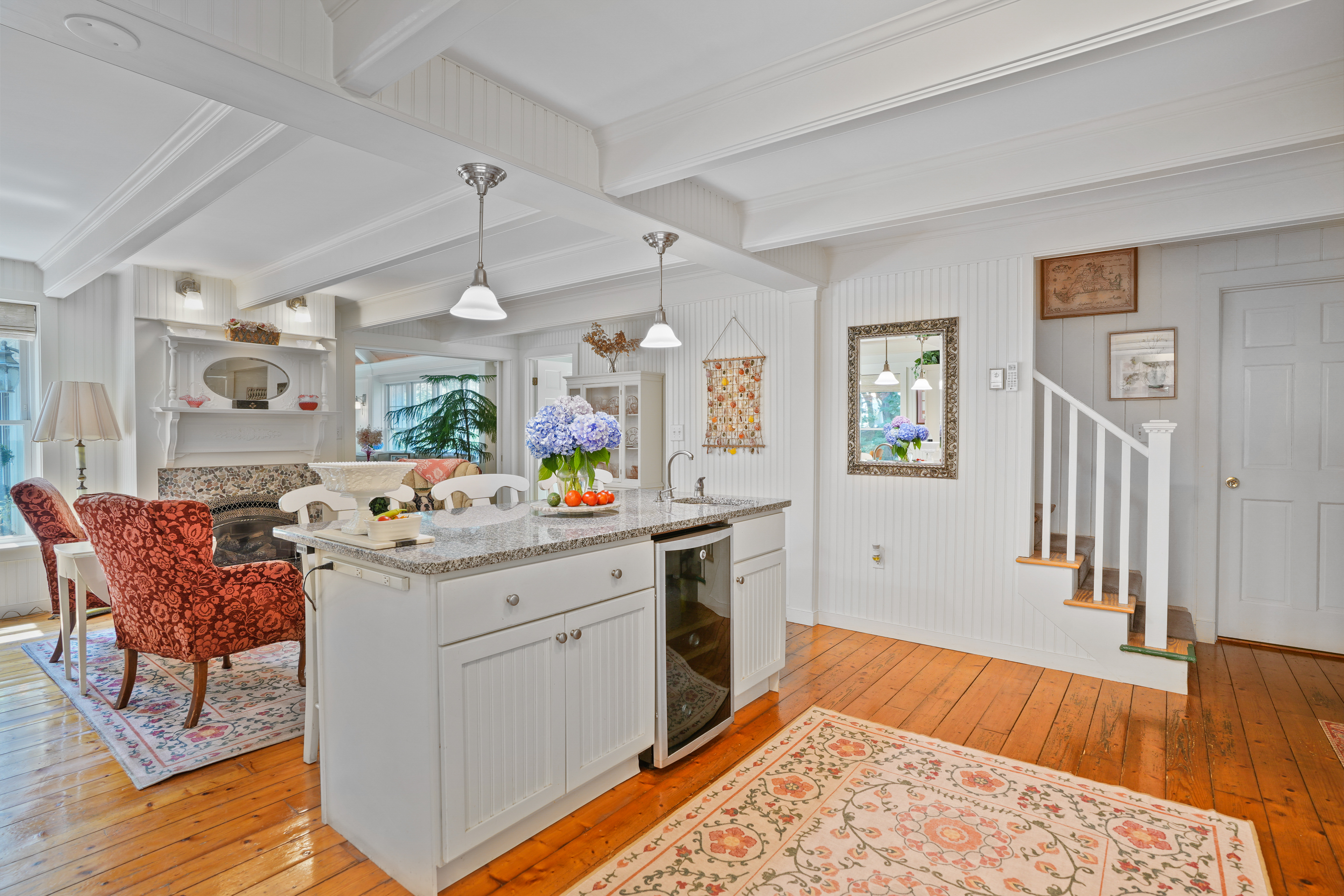  Versatile Edgartown Oasis with Home & Business Potential - 物件實景