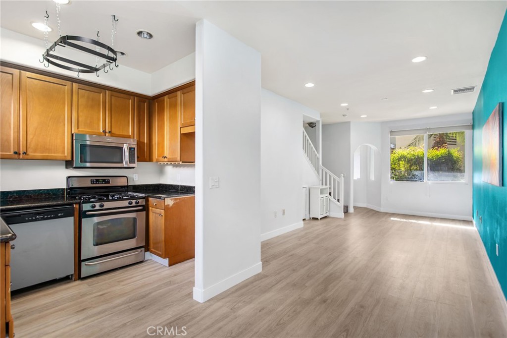 Long Beach, California, 90813, United States, 2 Bedrooms Bedrooms, ,2 BathroomsBathrooms,Residential,For Sale,1976501