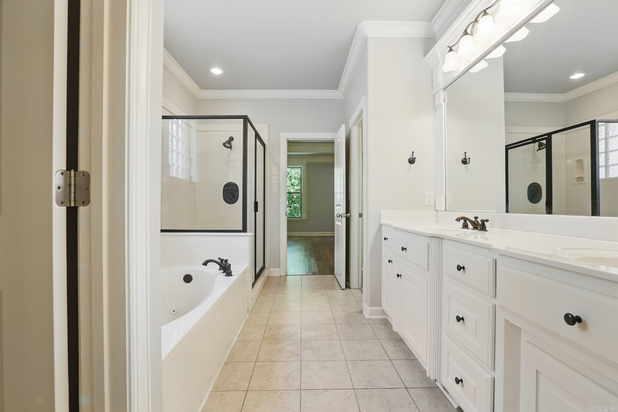 Little Rock, Arkansas, 72211, United States, 4 Bedrooms Bedrooms, ,4 BathroomsBathrooms,Residential,For Sale,1950270