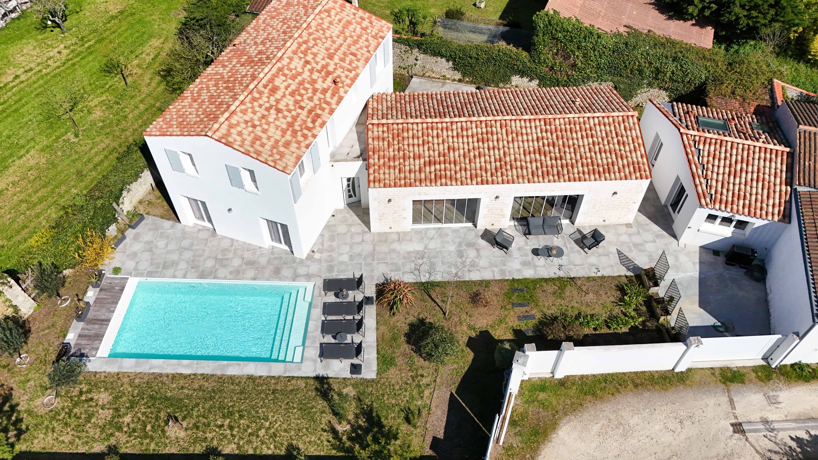  Family home with swimming pool and independent studio - 物件實景