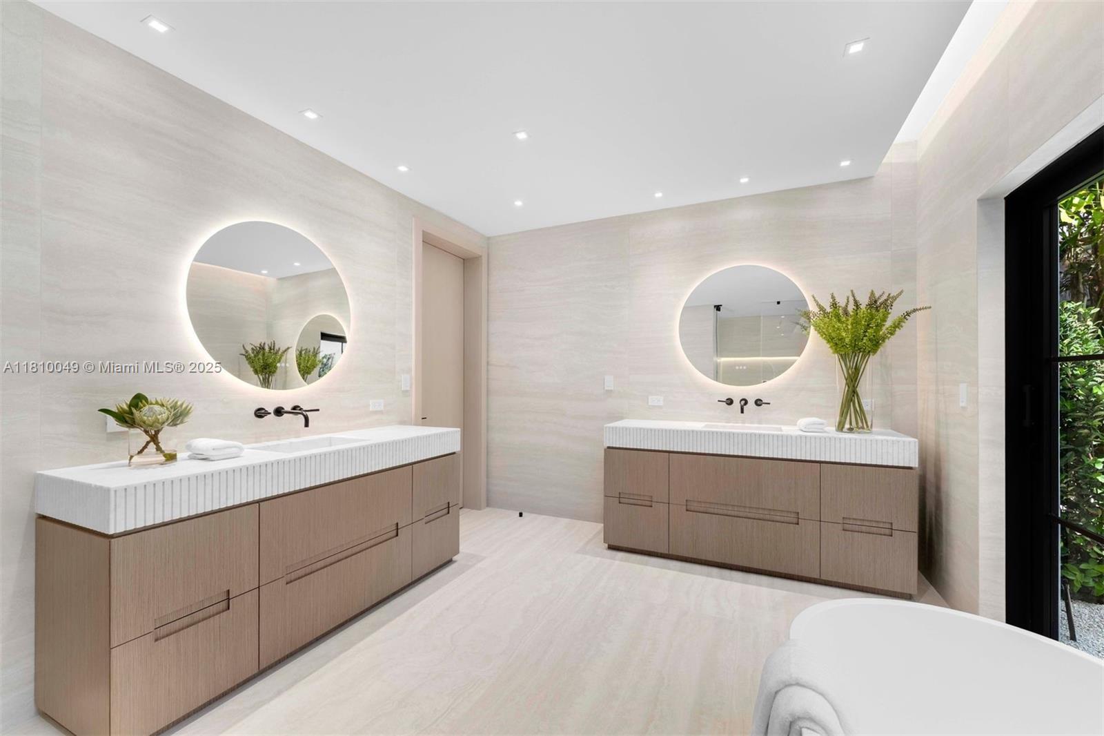 Miami, Florida, 33133, United States, 6 Bedrooms Bedrooms, ,8 BathroomsBathrooms,Residential,For Sale,1829232