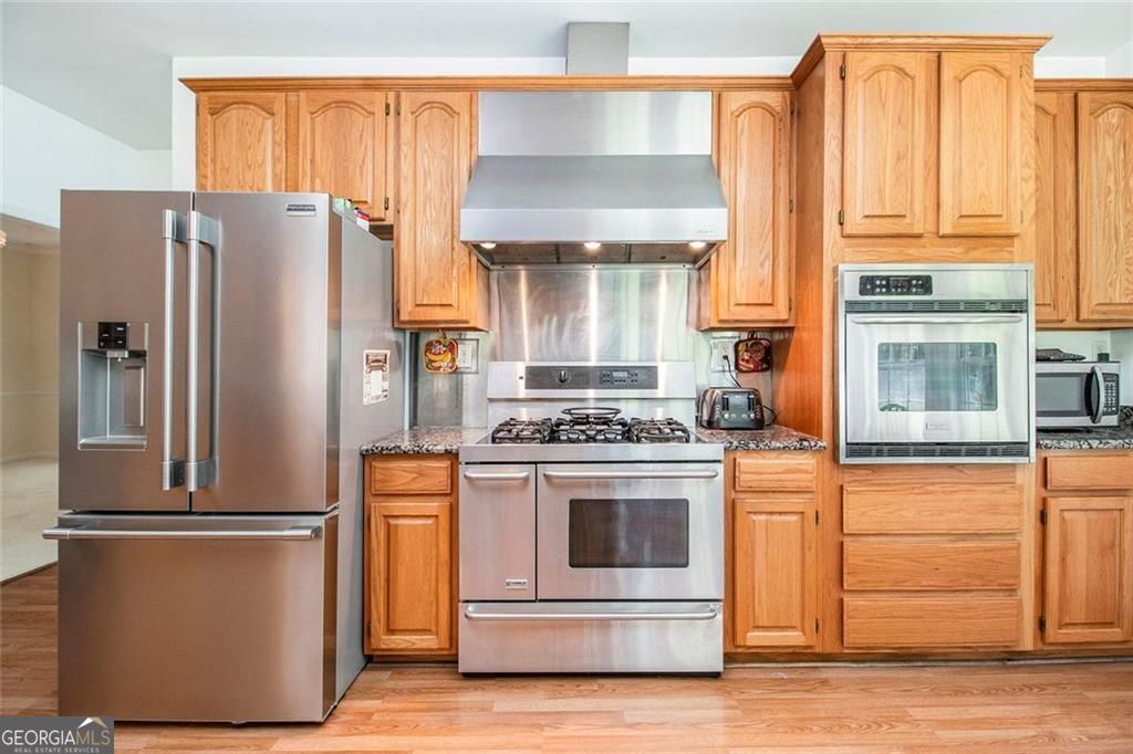 Atlanta, Georgia, 30331, United States, 5 Bedrooms Bedrooms, ,4 BathroomsBathrooms,Residential,For Sale,1908174