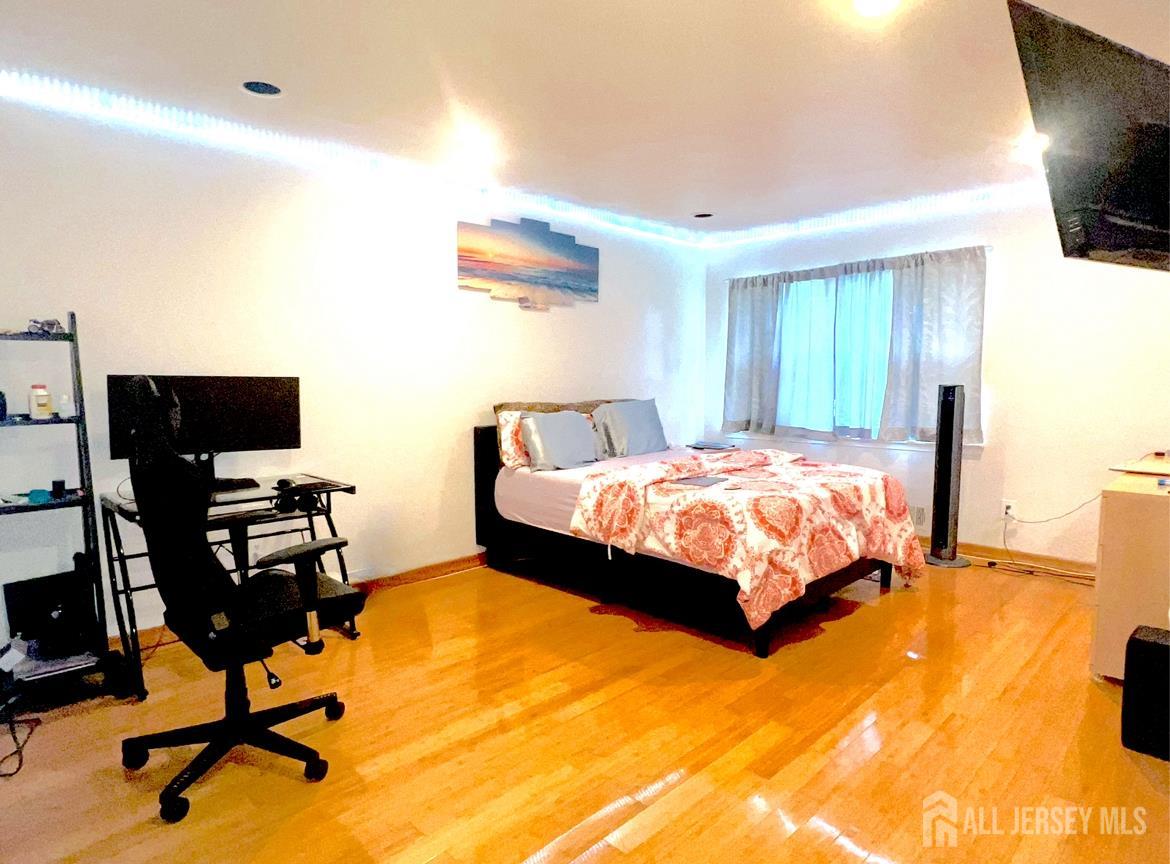 East Brunswick, New Jersey, 08816, United States, 4 Bedrooms Bedrooms, ,3 BathroomsBathrooms,Residential,For Sale,1934304