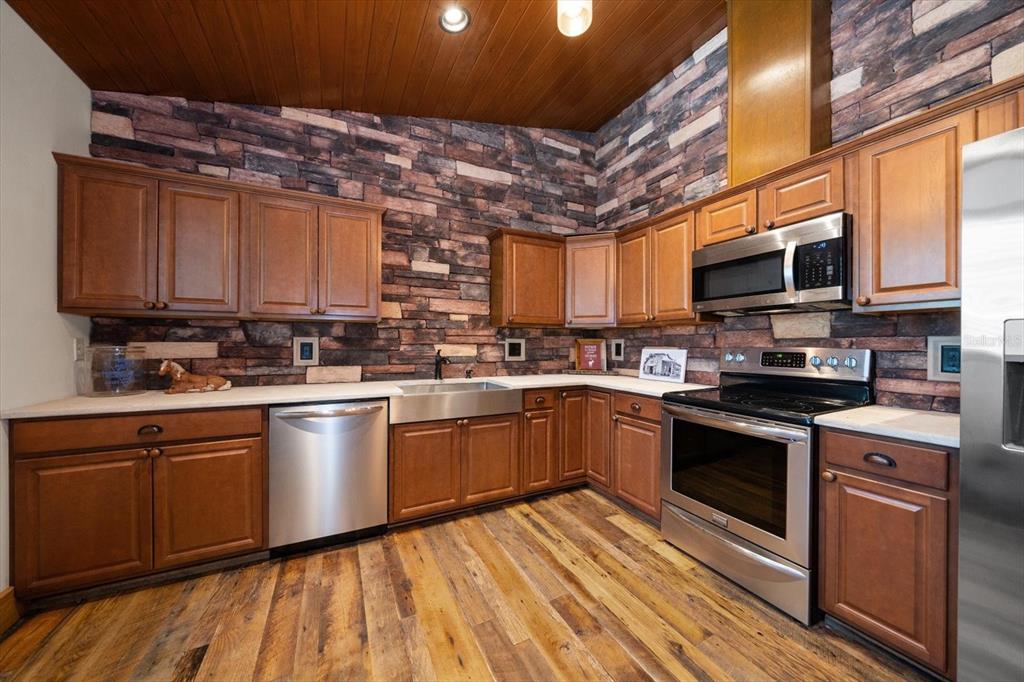 Largo, Florida, 33774, United States, 5 Bedrooms Bedrooms, ,7 BathroomsBathrooms,Residential,For Sale,1876225