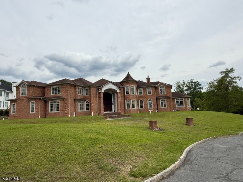 Livingston Twp., New Jersey, 07039, United States, 6 Bedrooms Bedrooms, ,8 BathroomsBathrooms,Residential,For Sale,1876538