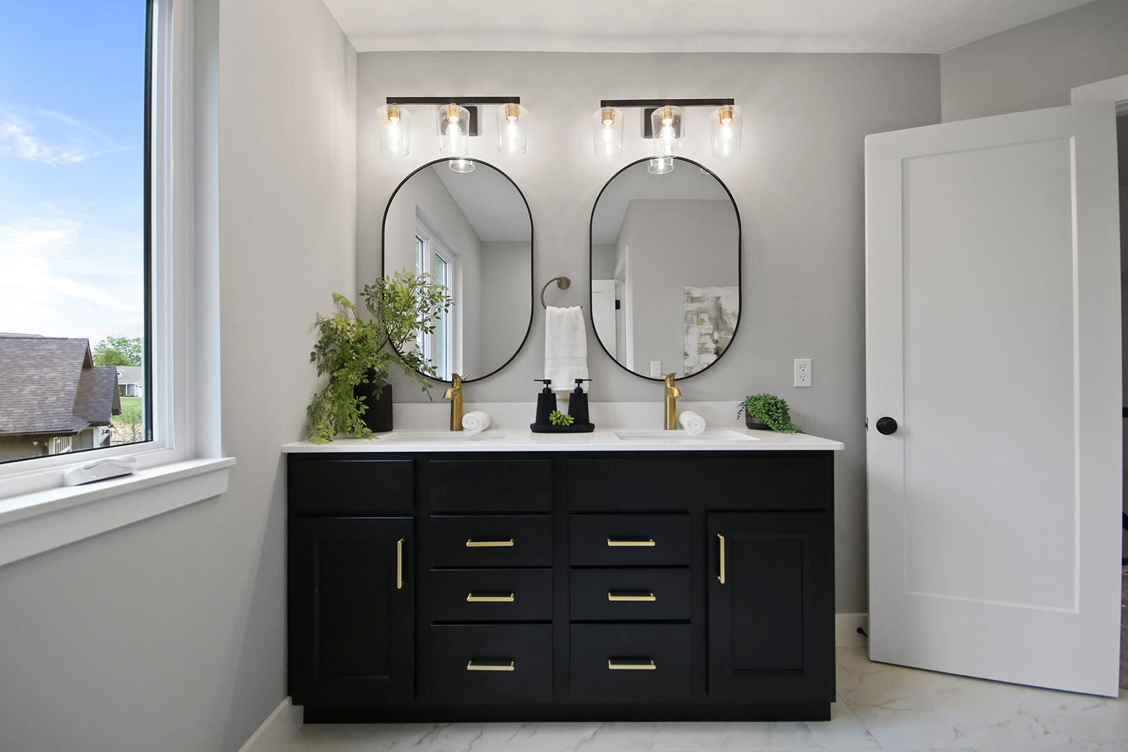 COLUMBIA, Missouri, 65202, United States, 4 Bedrooms Bedrooms, ,3 BathroomsBathrooms,Residential,For Sale,2008835