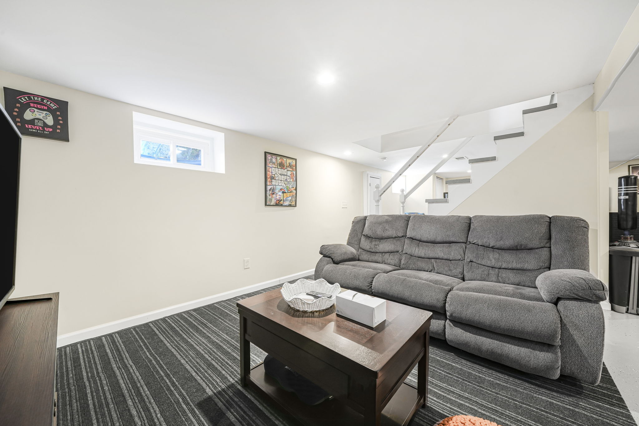 Union, New Jersey, 07073, United States, 3 Bedrooms Bedrooms, ,2 BathroomsBathrooms,Residential,For Sale,2012032