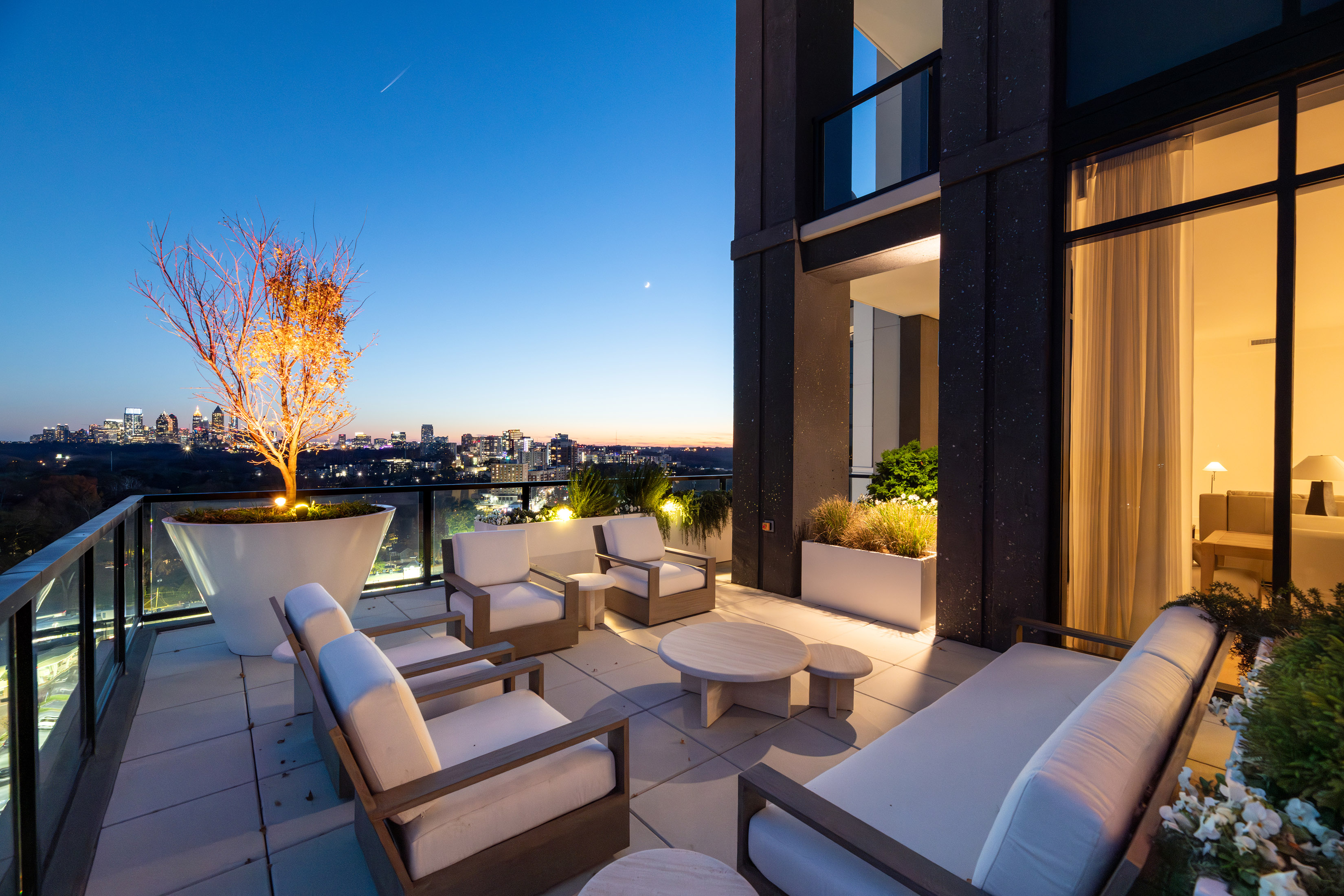  Stunning Fully Furnished Penthouse with the Largest Outdoor Terrace - 物件實景