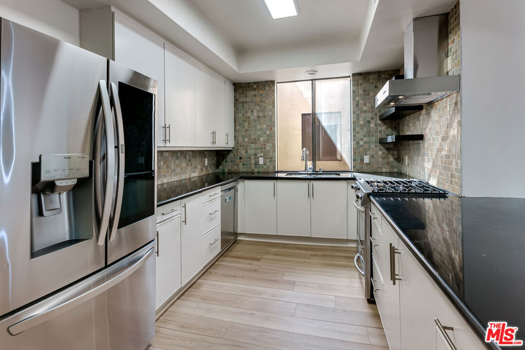 Beverly Hills, California, 90211, United States, 2 Bedrooms Bedrooms, ,2 BathroomsBathrooms,Residential,For Sale,1980744