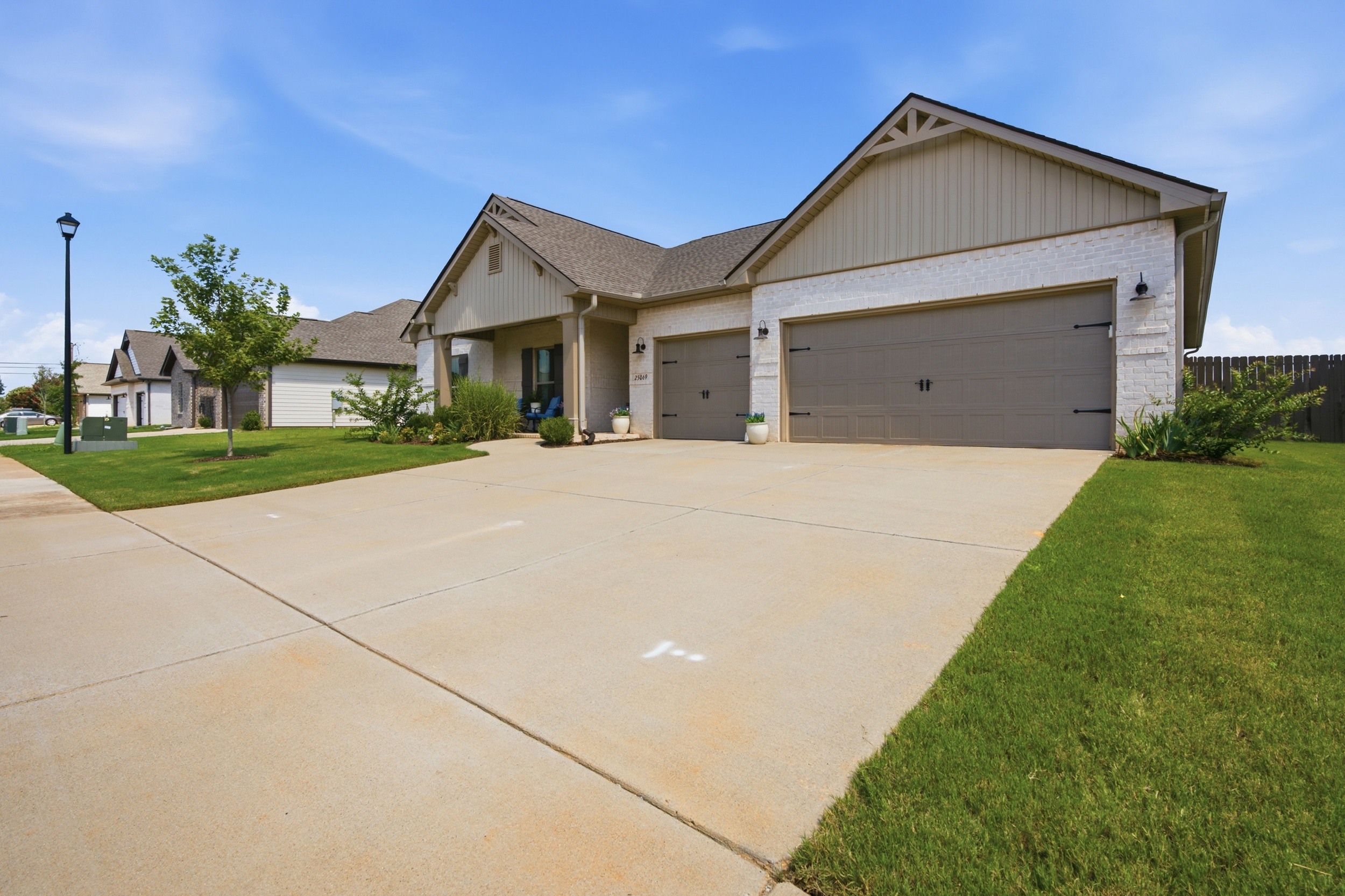  25069 Addlestone Drive - 物件實景