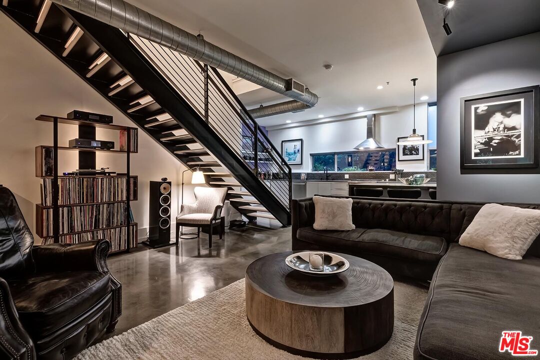 West Hollywood, California, 90069, United States, 2 Bedrooms Bedrooms, ,2 BathroomsBathrooms,Residential,For Sale,1760061