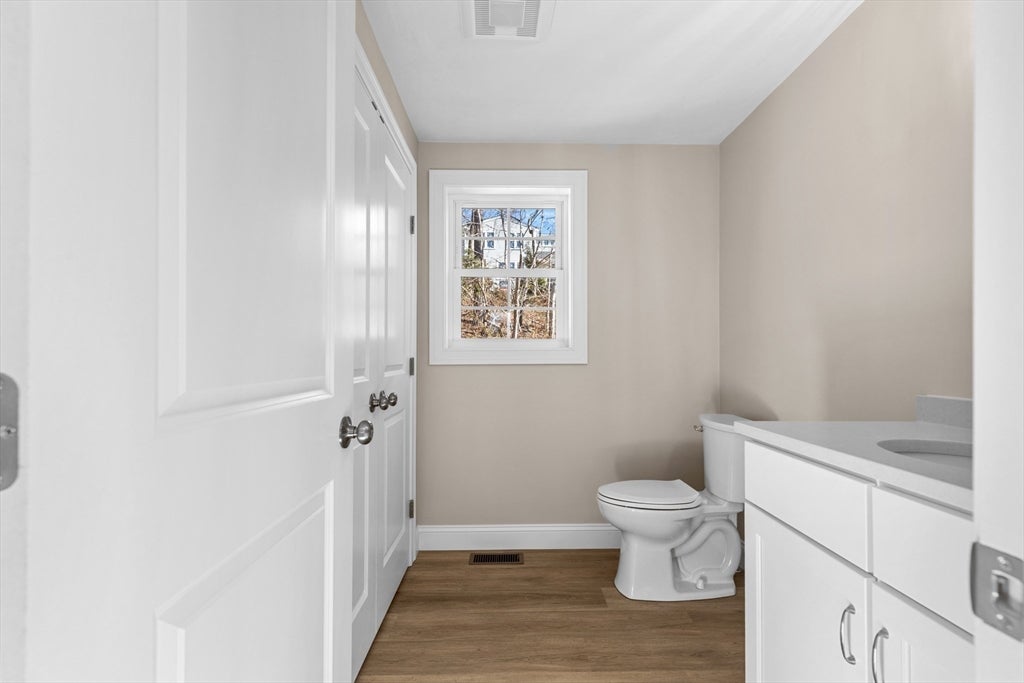 Plymouth, Massachusetts, 02360, United States, 3 Bedrooms Bedrooms, ,4 BathroomsBathrooms,Residential,For Sale,2049050
