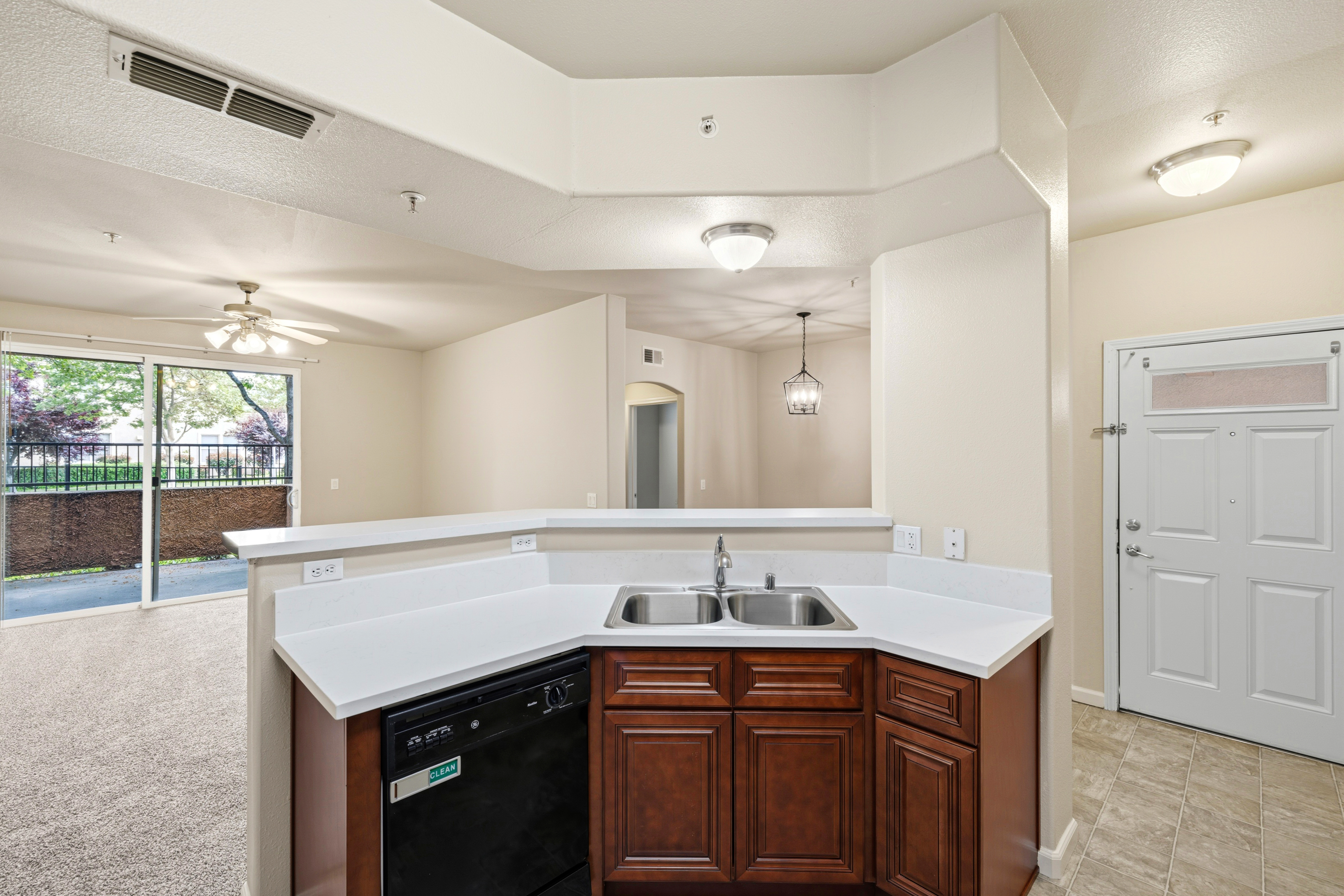  1900 Danbrook Drive, Sacramento, CA 95835 - 物件實景