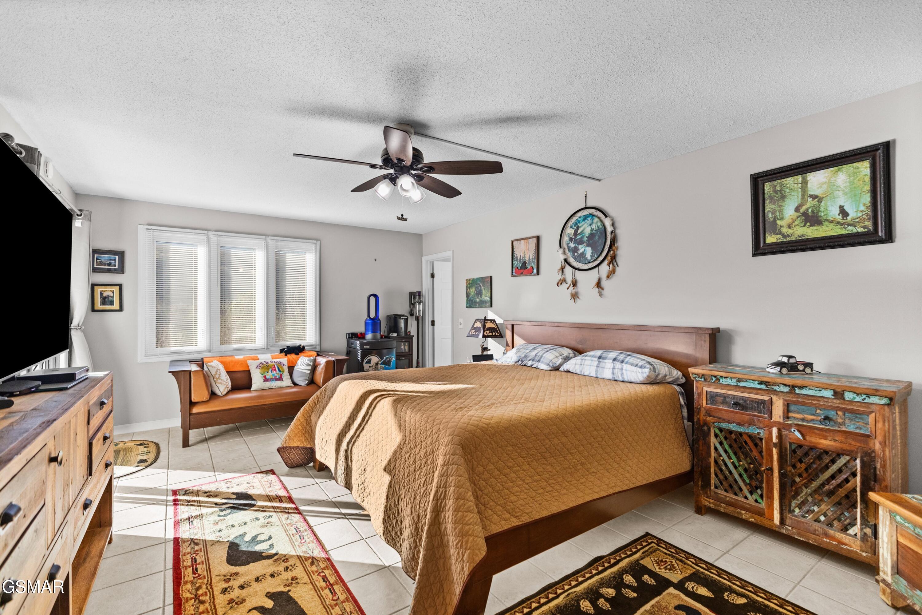 Gatlinburg, Tennessee, 37738, United States, 3 Bedrooms Bedrooms, ,2 BathroomsBathrooms,Residential,For Sale,2012103