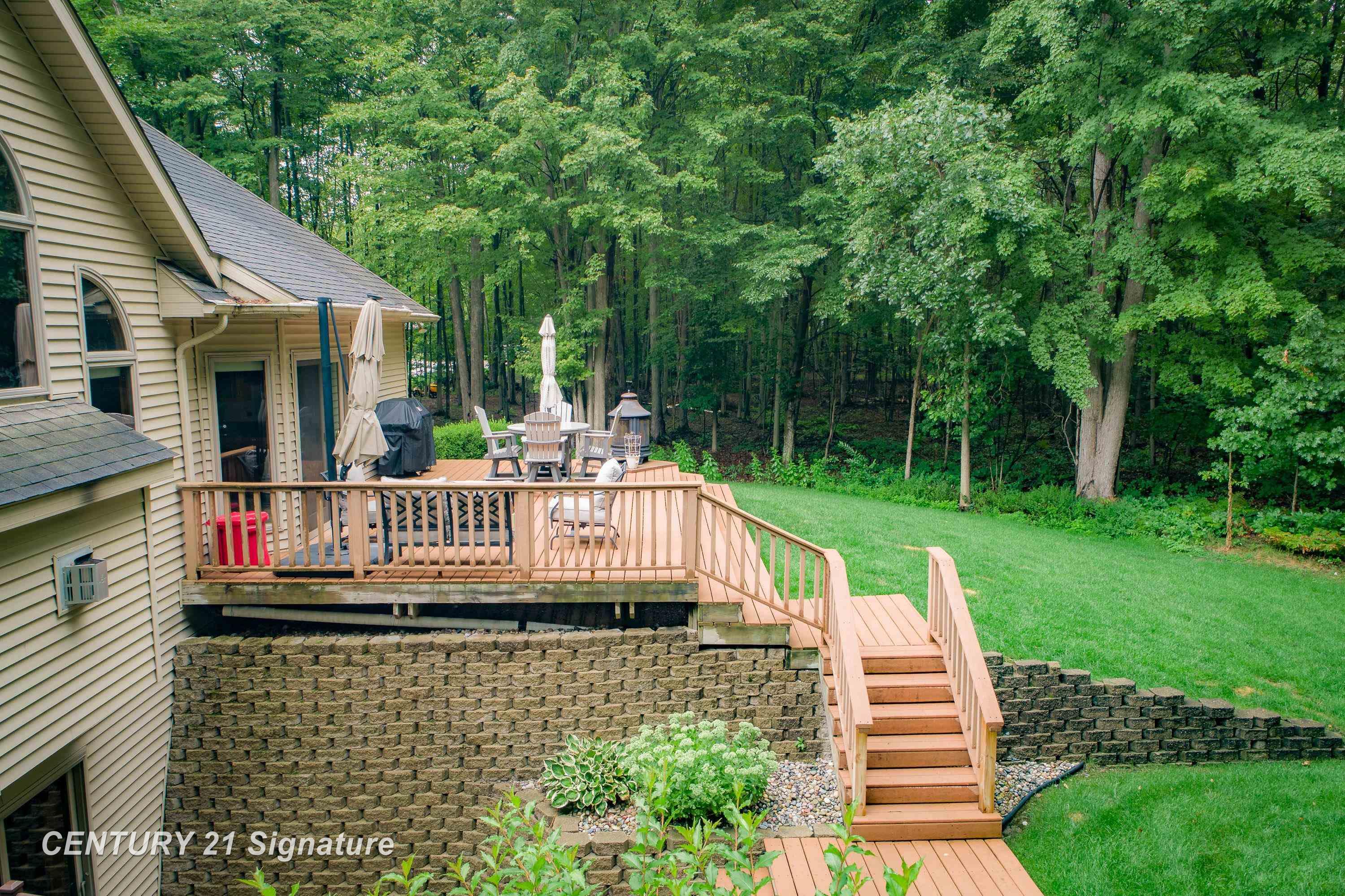 Midland, Michigan, 48642, United States, 4 Bedrooms Bedrooms, ,4 BathroomsBathrooms,Residential,For Sale,1981161