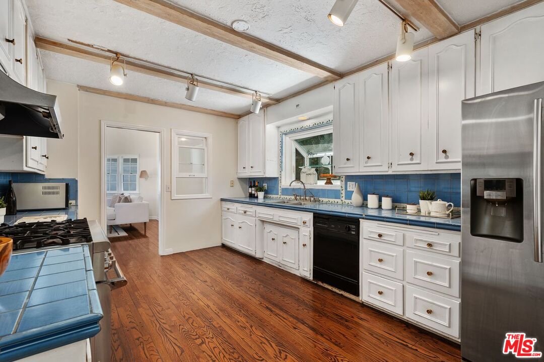 Los Angeles, California, 90049, United States, 3 Bedrooms Bedrooms, ,3 BathroomsBathrooms,Residential,For Sale,1902649