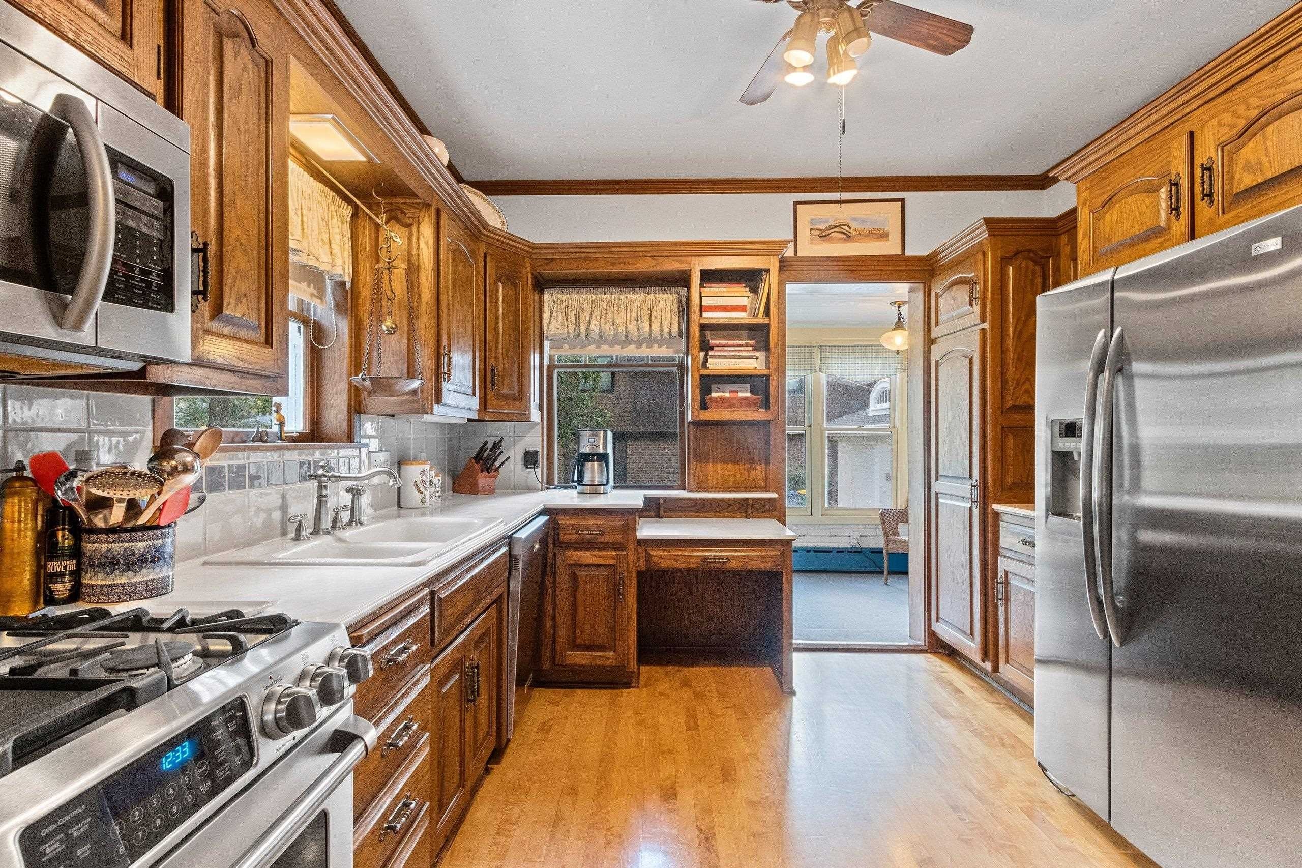 GREEN BAY, Wisconsin, 54301-3217, United States, 4 Bedrooms Bedrooms, ,3 BathroomsBathrooms,Residential,For Sale,1984503