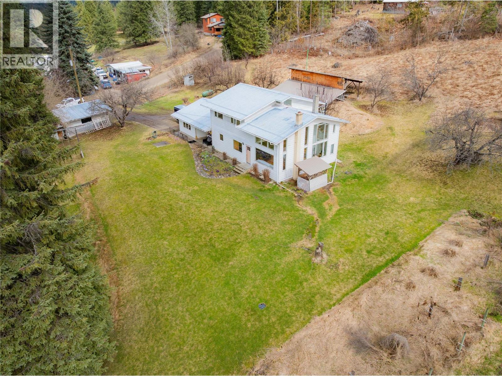 APPLEDALE, British Columbia, V0G 2J0, CA, 5 Bedrooms Bedrooms, ,2 BathroomsBathrooms,Residential,For Sale,1946998