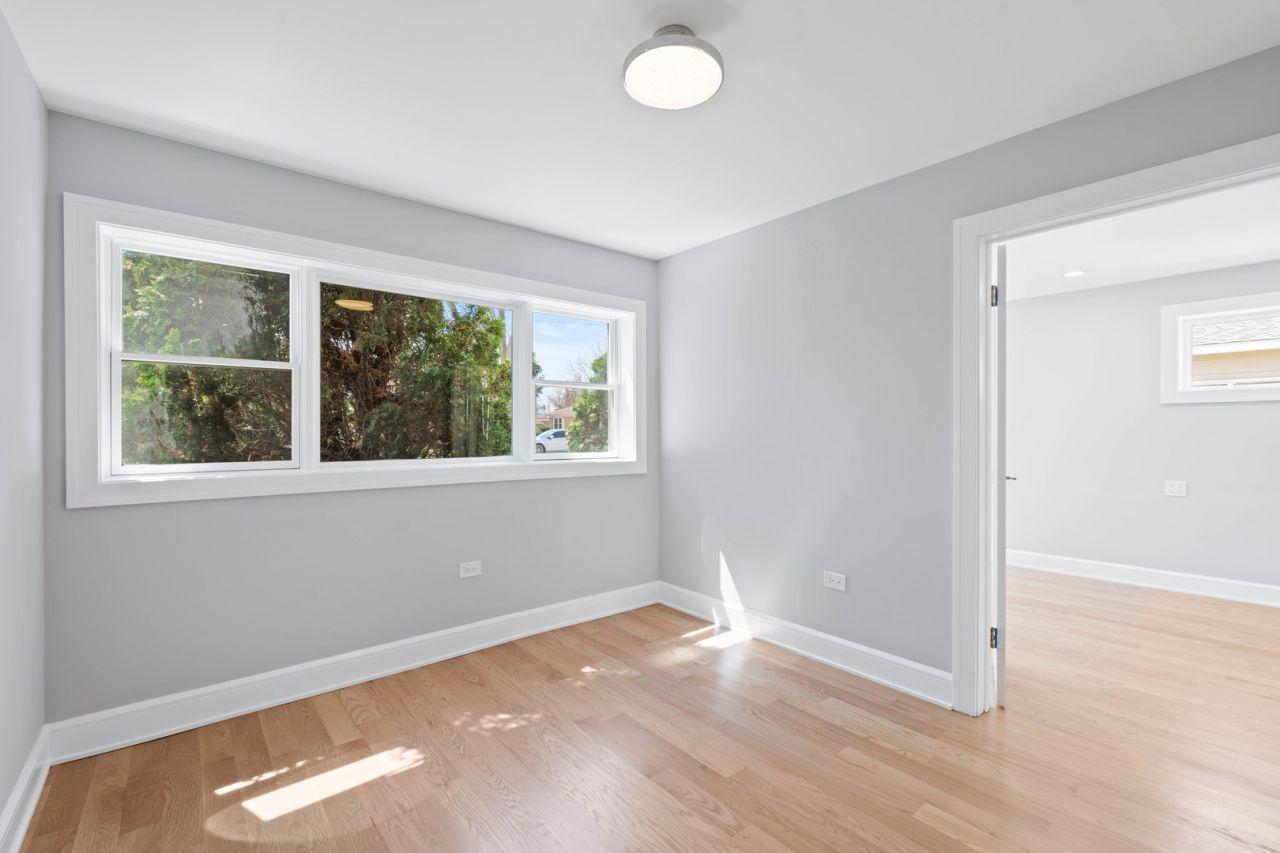 Des Plaines, Illinois, 60016, United States, 4 Bedrooms Bedrooms, ,2 BathroomsBathrooms,Residential,For Sale,1826836