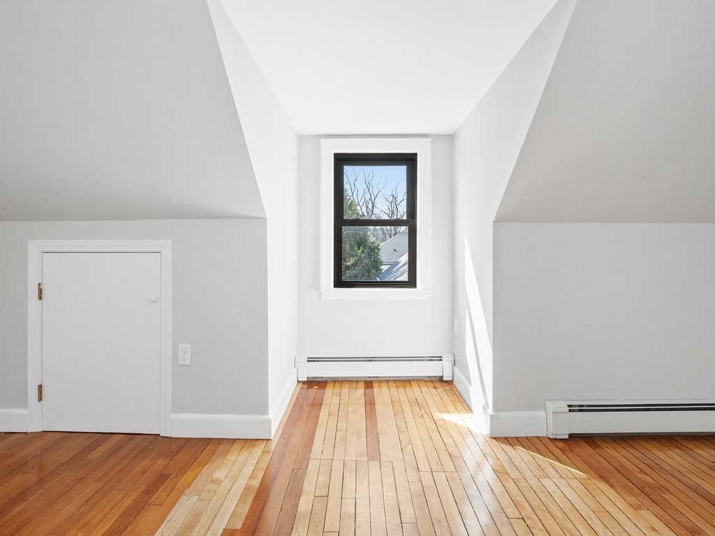 Waltham, Massachusetts, 02453, United States, 5 Bedrooms Bedrooms, ,3 BathroomsBathrooms,Residential,For Sale,1744769