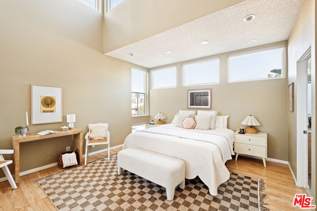 Los Angeles, California, 90034, United States, 2 Bedrooms Bedrooms, ,3 BathroomsBathrooms,Residential,For Sale,1991058